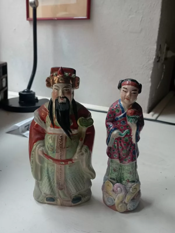 Coppia Statuette Cinesi in Porcellana Anni '60 - immagine 2