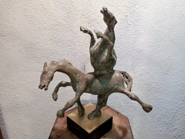 Scultura Stargazer in Bronzo Cavalli in Lotta - immagine 3