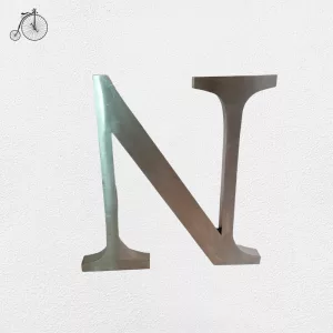 Lettera "N" Gigante in Acciaio Anni '80