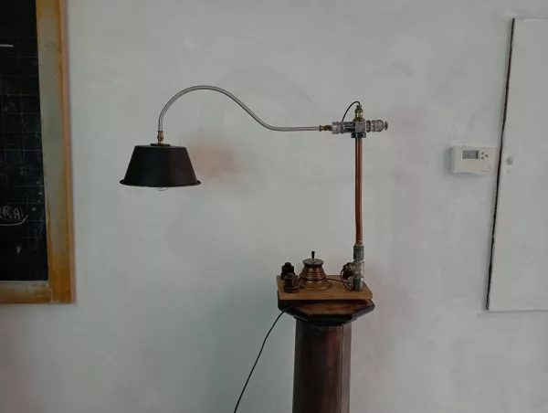Lampada Assemblata da Tavolo - immagine 2