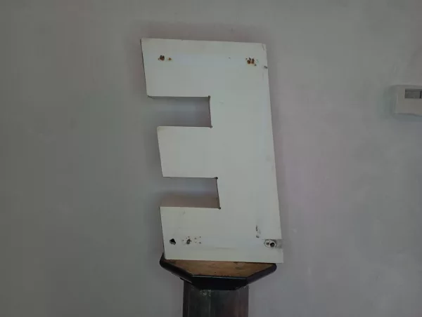 Lettera "E" in Plastica Anni '80 - immagine 4