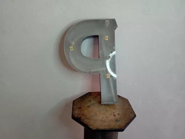 Lettera "P" in Plexiglass Satinato - immagine 3
