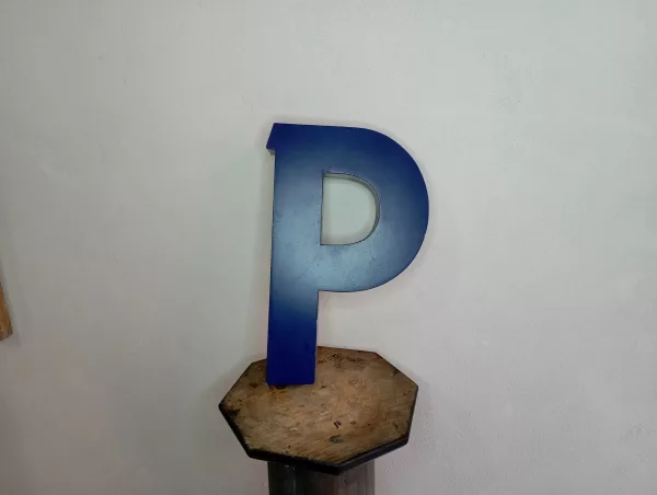 Lettera "P" in Plexiglass Satinato - immagine 2