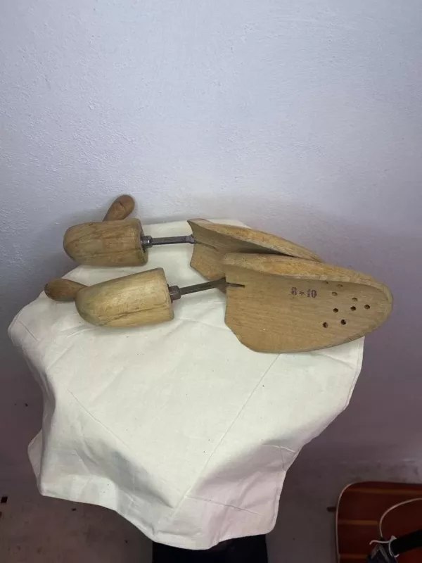 Forme x Scarpe in Legno Massello e Ferro 1920 - immagine 4