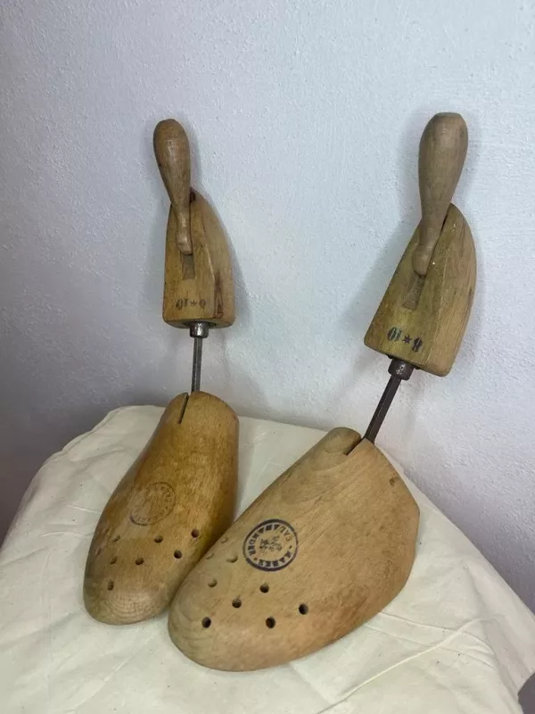 Forme x Scarpe in Legno Massello e Ferro 1920 - immagine 2