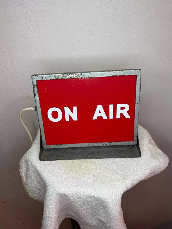 Insegna "ON AIR" Illuminata - immagine 2