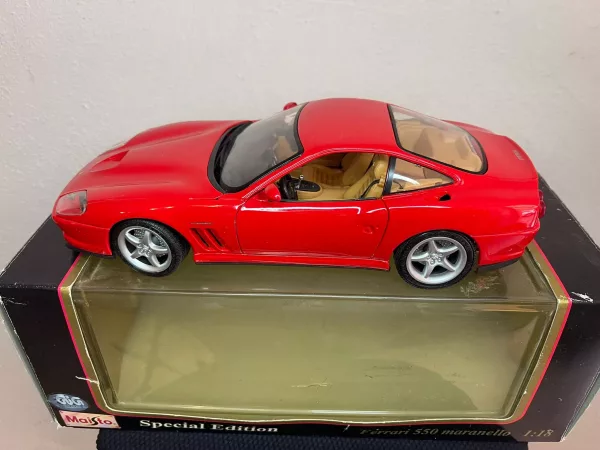 Modellino Ferrari 550 Maranello Scala 1 : 18 - immagine 2