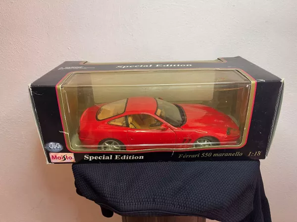 Modellino Ferrari 550 Maranello Scala 1 : 18 - immagine 3