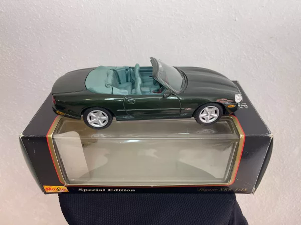 Modellino Jaguar XK8 Scala 1 : 18 - immagine 3