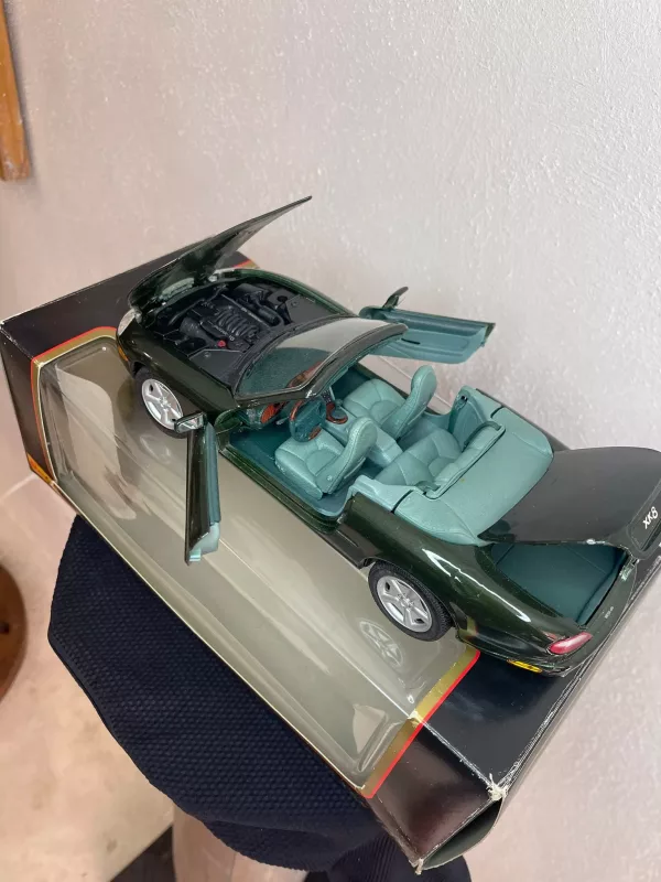 Modellino Jaguar XK8 Scala 1 : 18 - immagine 7