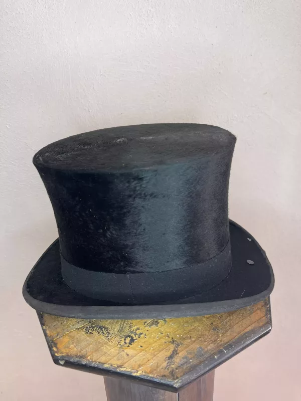 Vecchia Cappelliera con Tuba 1880 - immagine 7