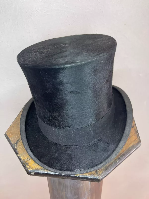 Vecchia Cappelliera con Tuba 1880 - immagine 8
