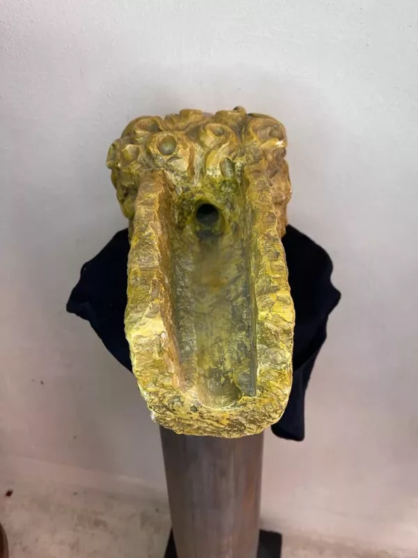 Bocca d'Acqua Leone in Marmo Ocra - immagine 5