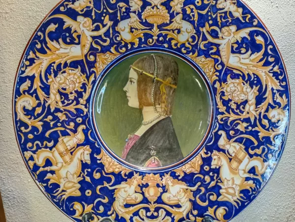 Piatto Beatrice D'Este in Ceramica Capirota 1940 - immagine 3
