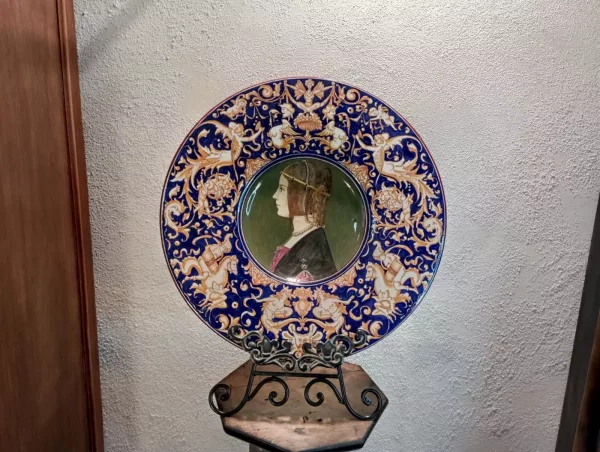 Piatto Beatrice D'Este in Ceramica Capirota 1940 - immagine 2