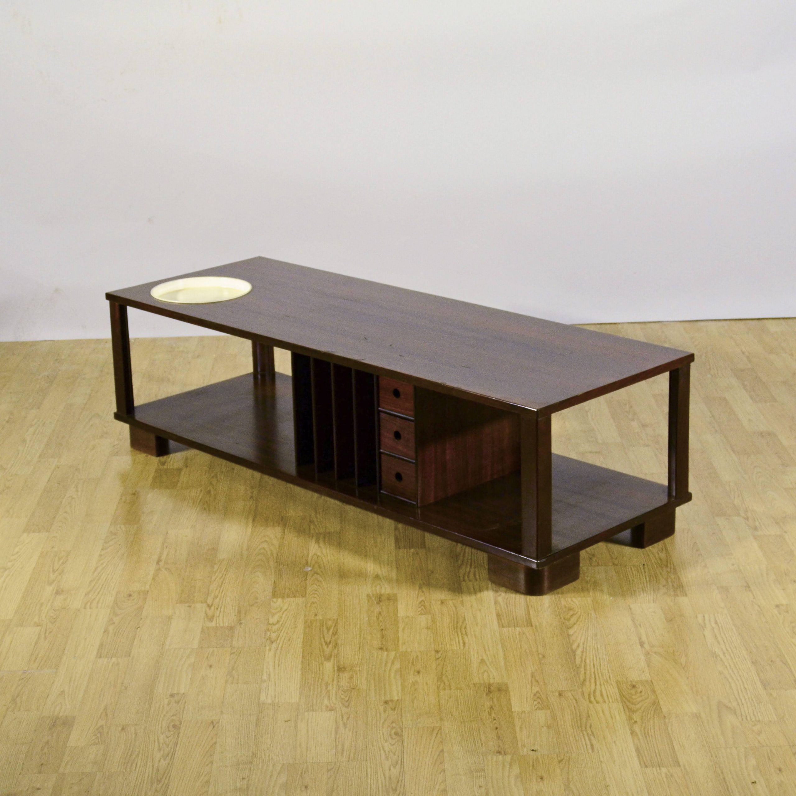 Tavolino da caffè con portariviste, cassetti e piattino anni '50 - immagine 11