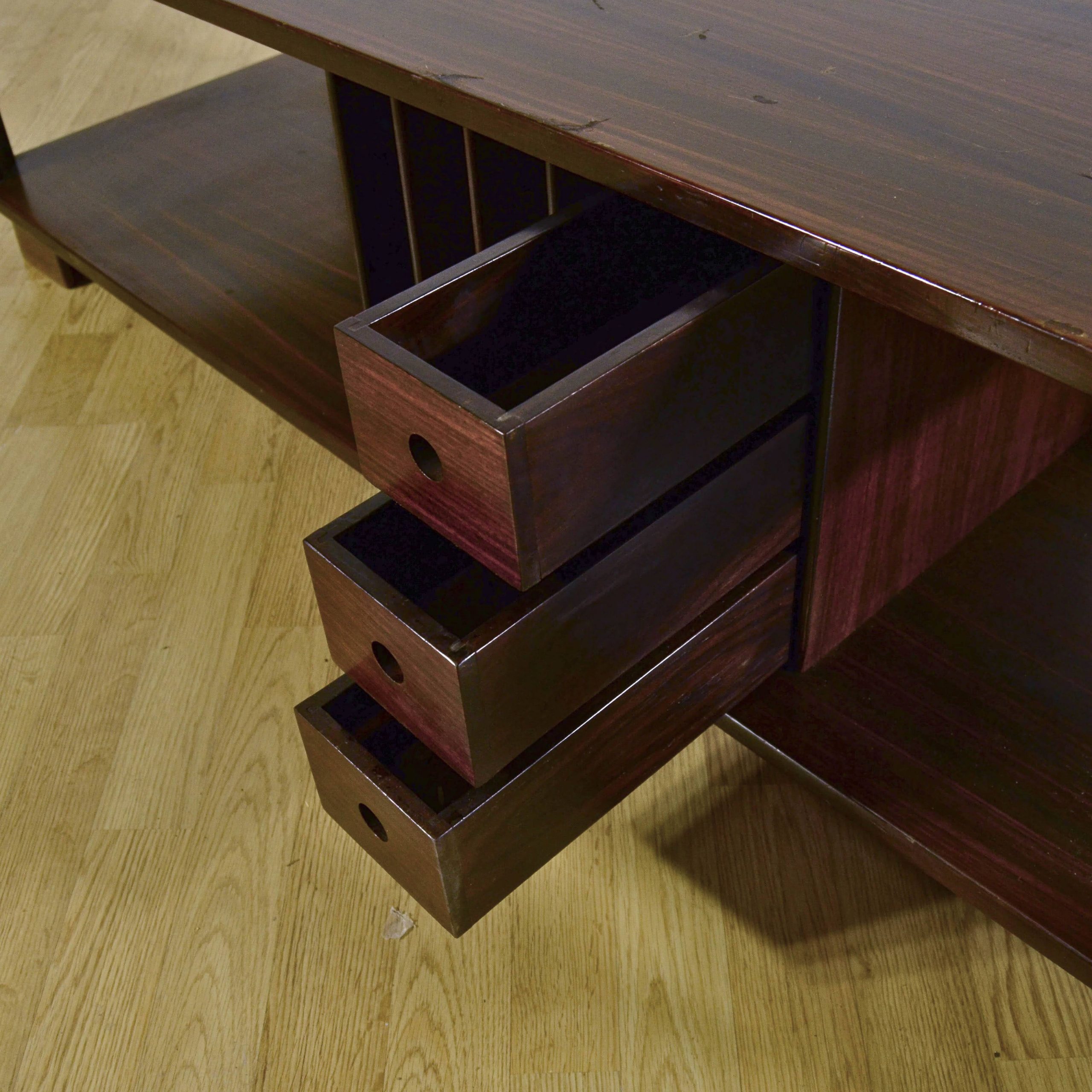 Tavolino da caffè con portariviste, cassetti e piattino anni '50 - immagine 13