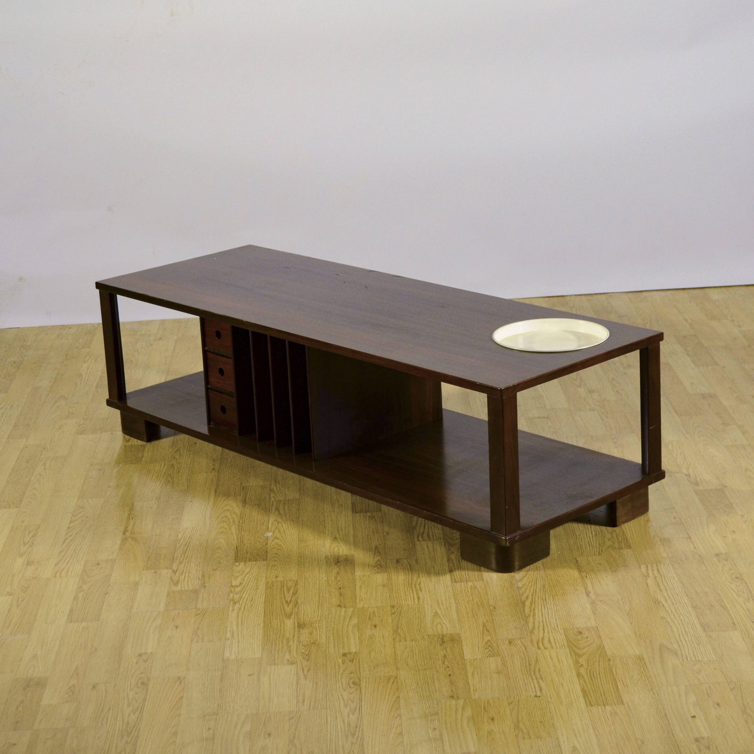 Tavolino da caffè con portariviste, cassetti e piattino anni '50 - immagine 4