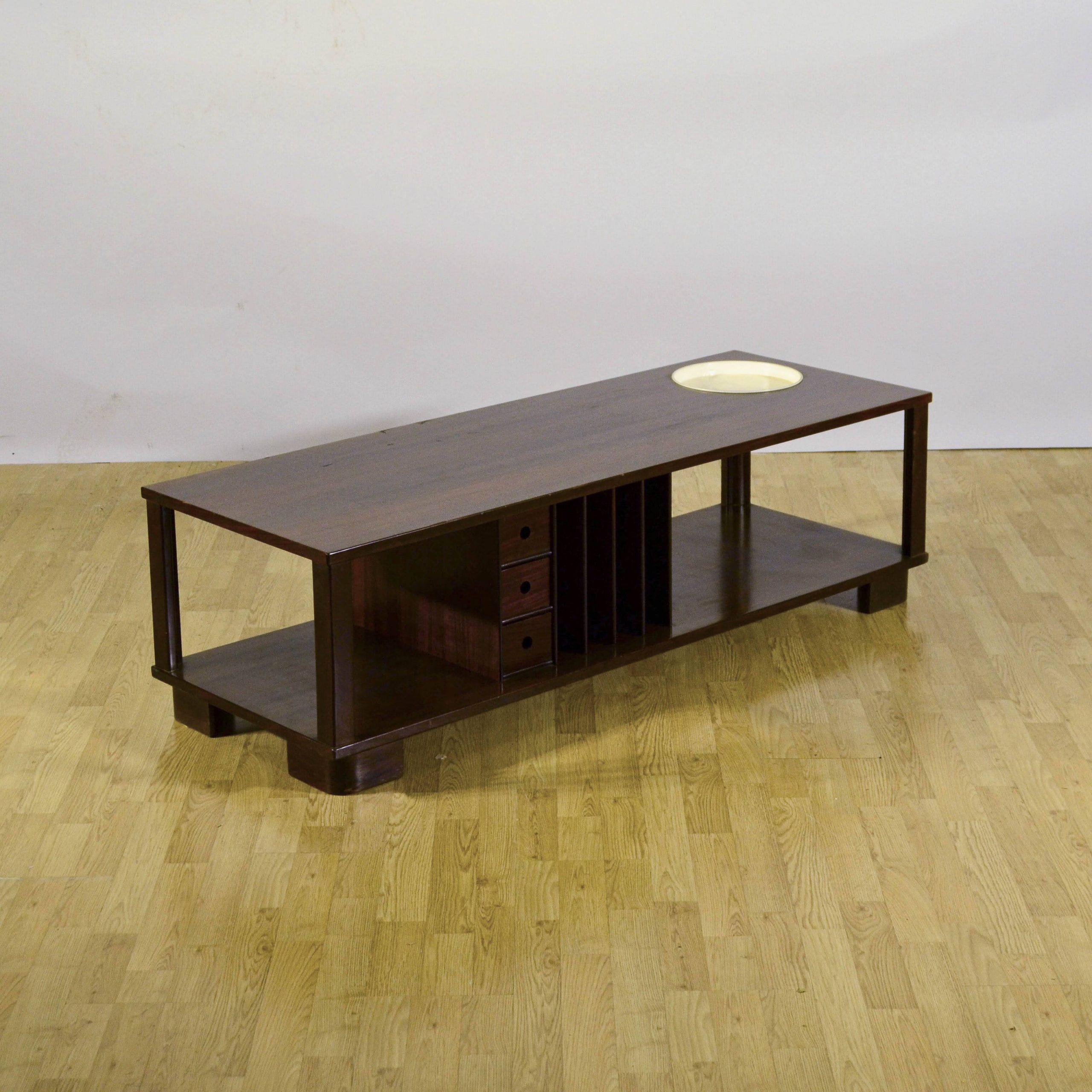 Tavolino da caffè con portariviste, cassetti e piattino anni '50 - immagine 5