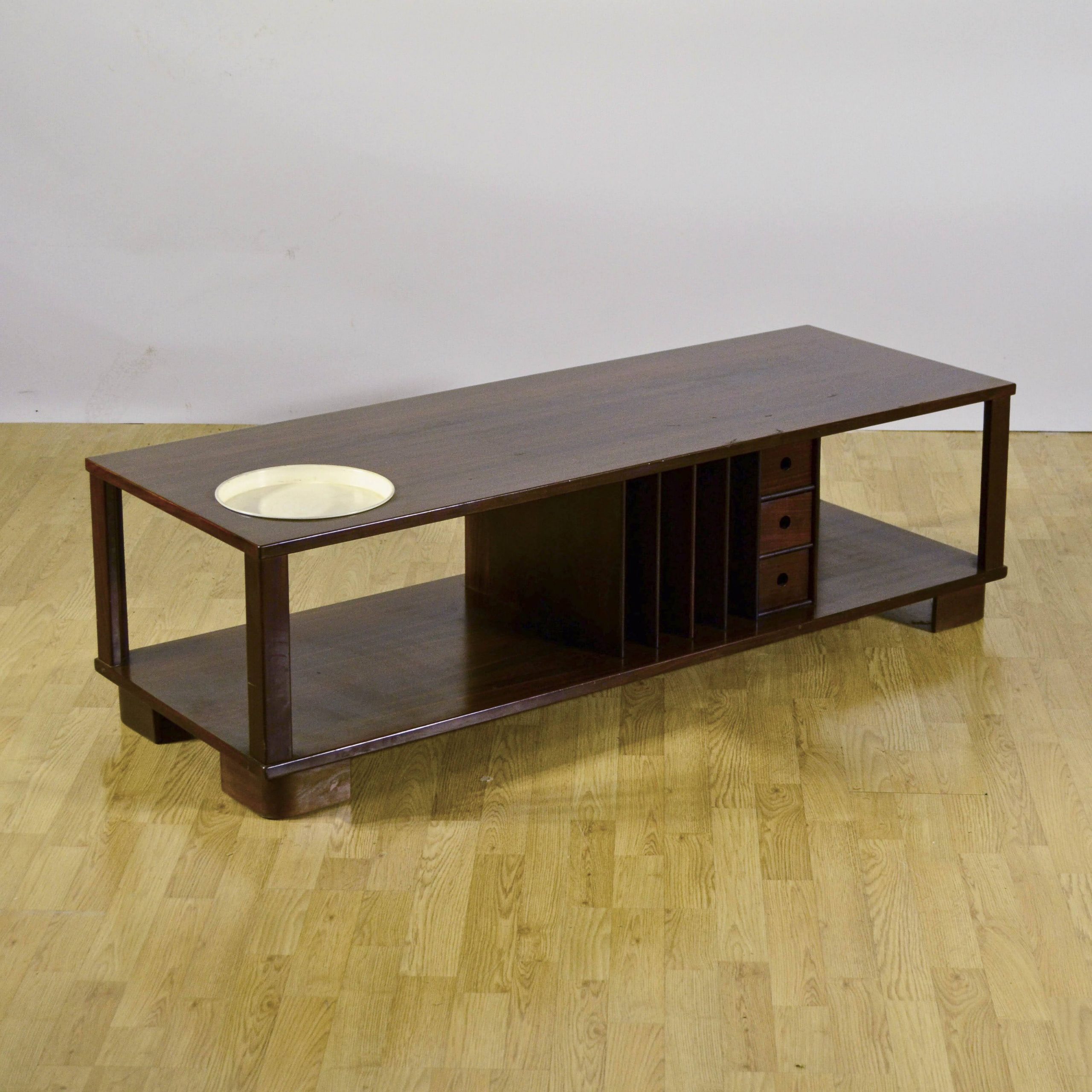 Tavolino da caffè con portariviste, cassetti e piattino anni '50 - immagine 7