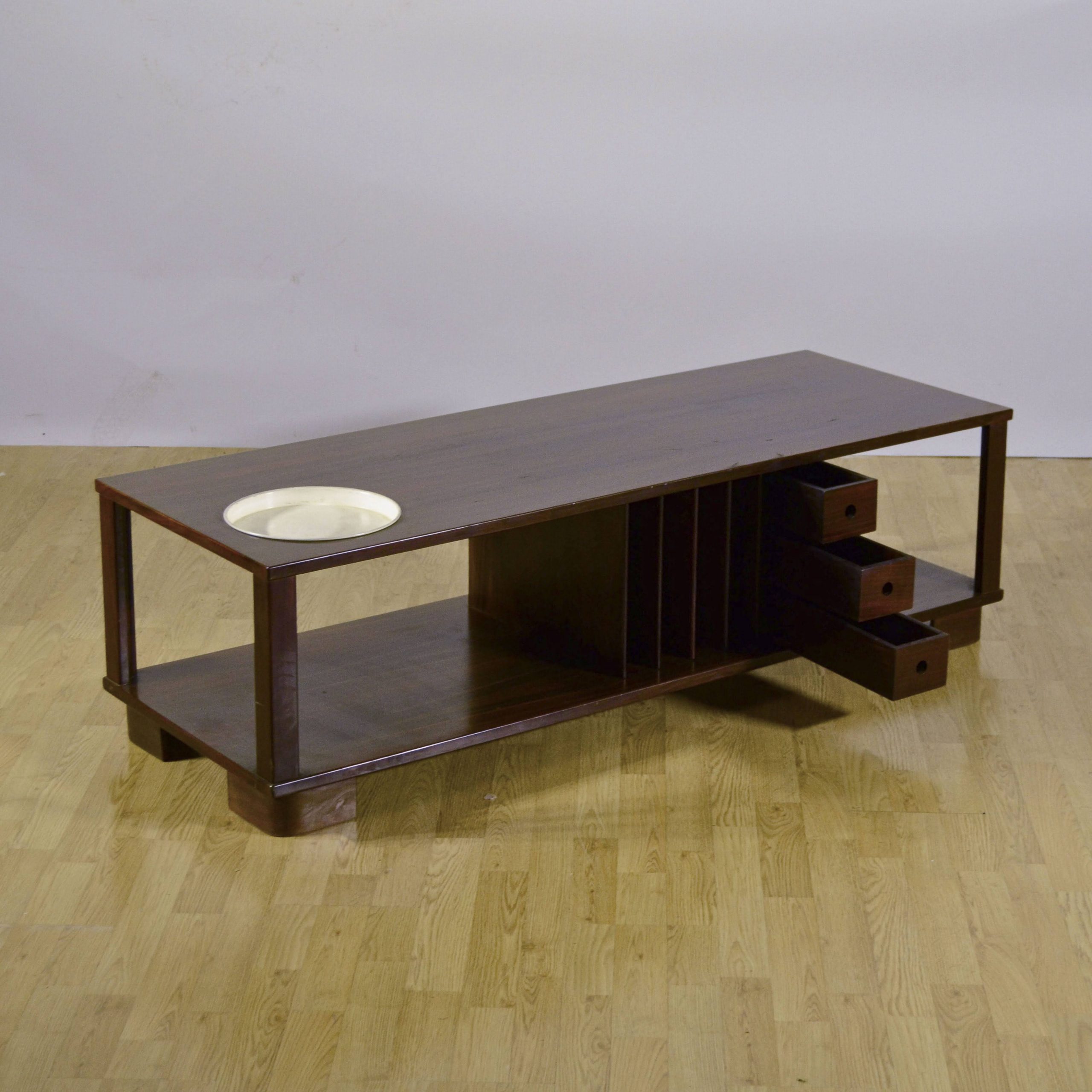 Tavolino da caffè con portariviste, cassetti e piattino anni '50 - immagine 10