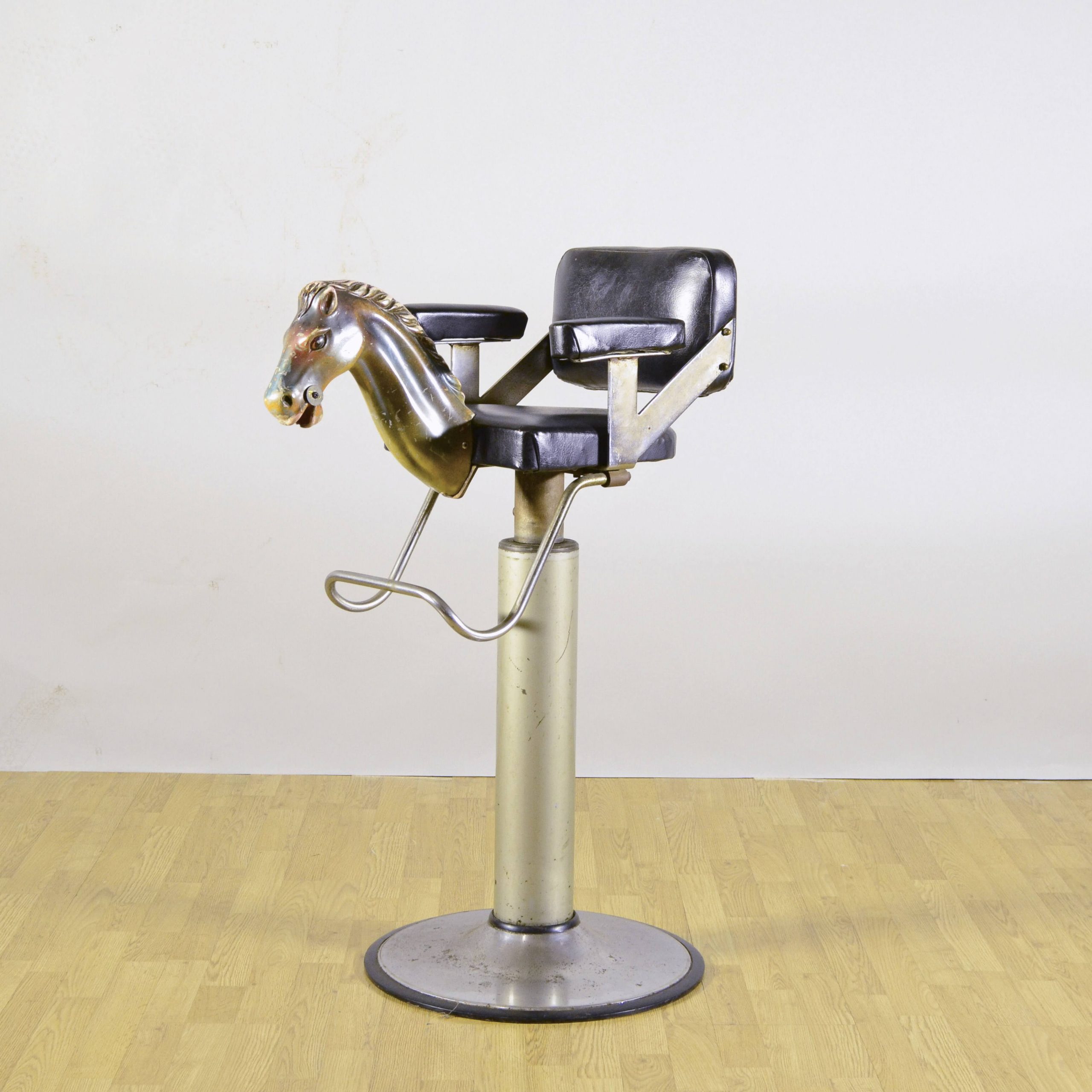 Poltrona da Barbiere "Cavallino" Metà del '900 - immagine 4