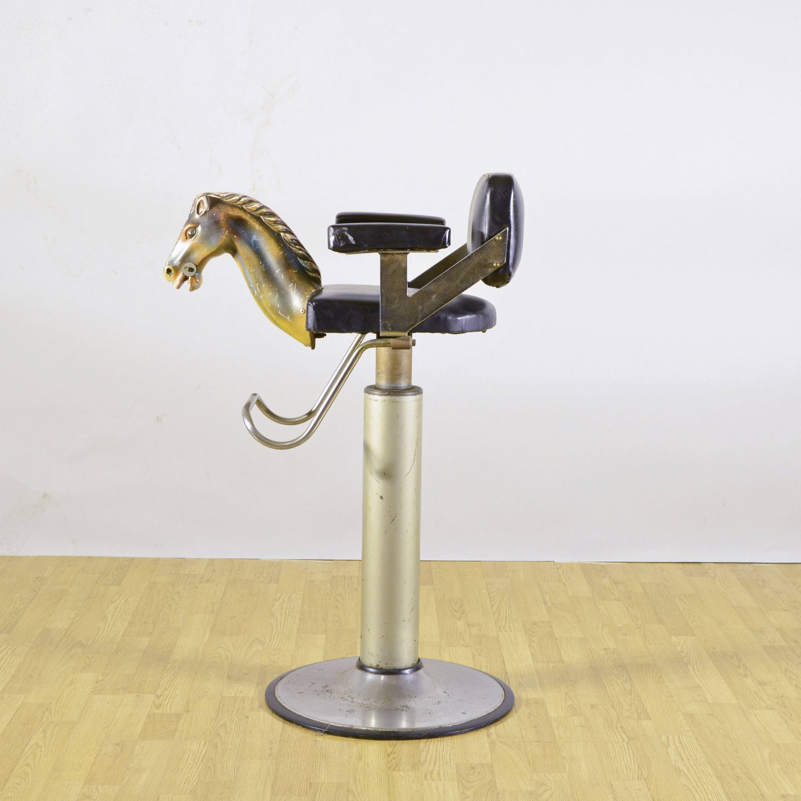 Poltrona da Barbiere "Cavallino" Metà del '900 - immagine 5