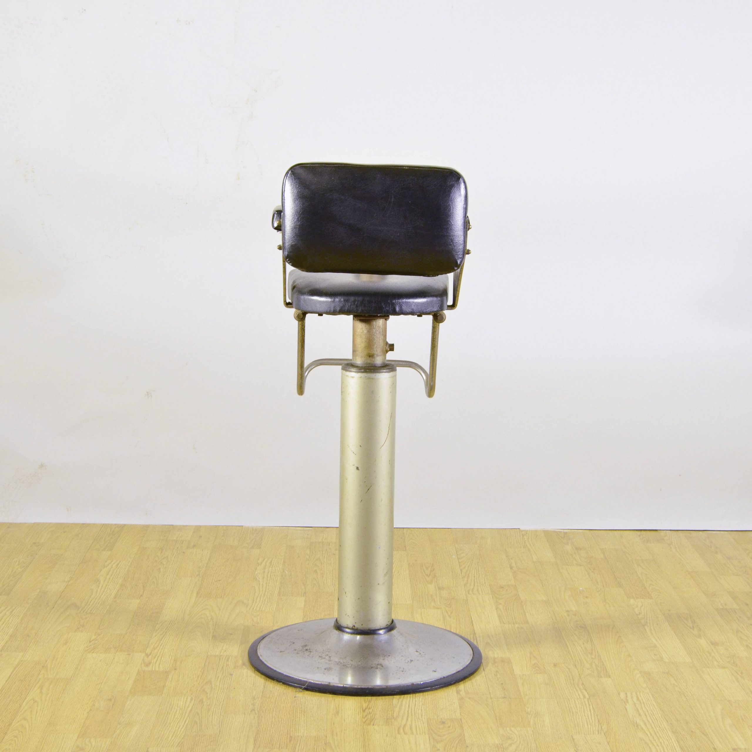 Poltrona da Barbiere "Cavallino" Metà del '900 - immagine 6