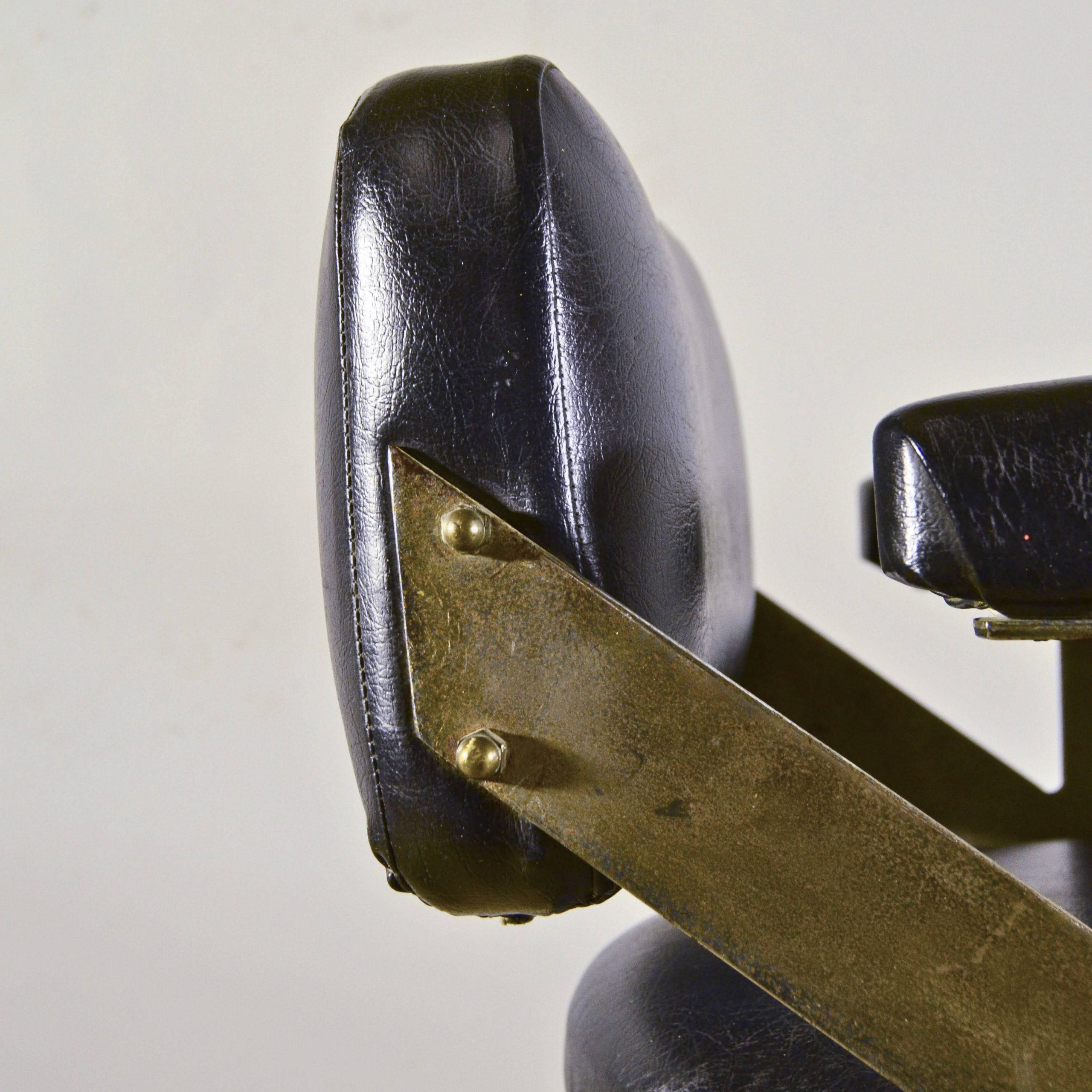 Poltrona da Barbiere "Cavallino" Metà del '900 - immagine 9