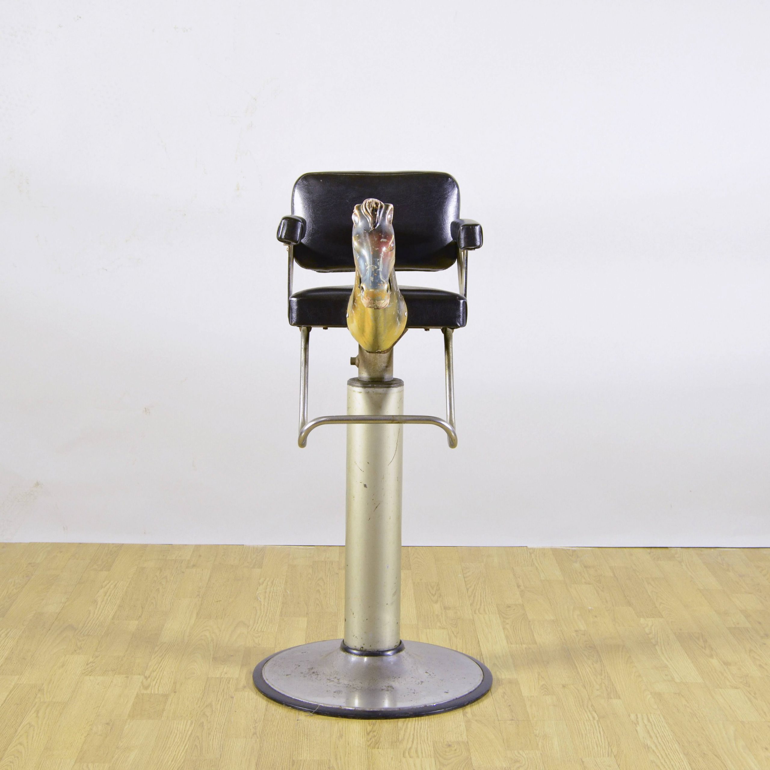 Poltrona da Barbiere "Cavallino" Metà del '900 - immagine 2