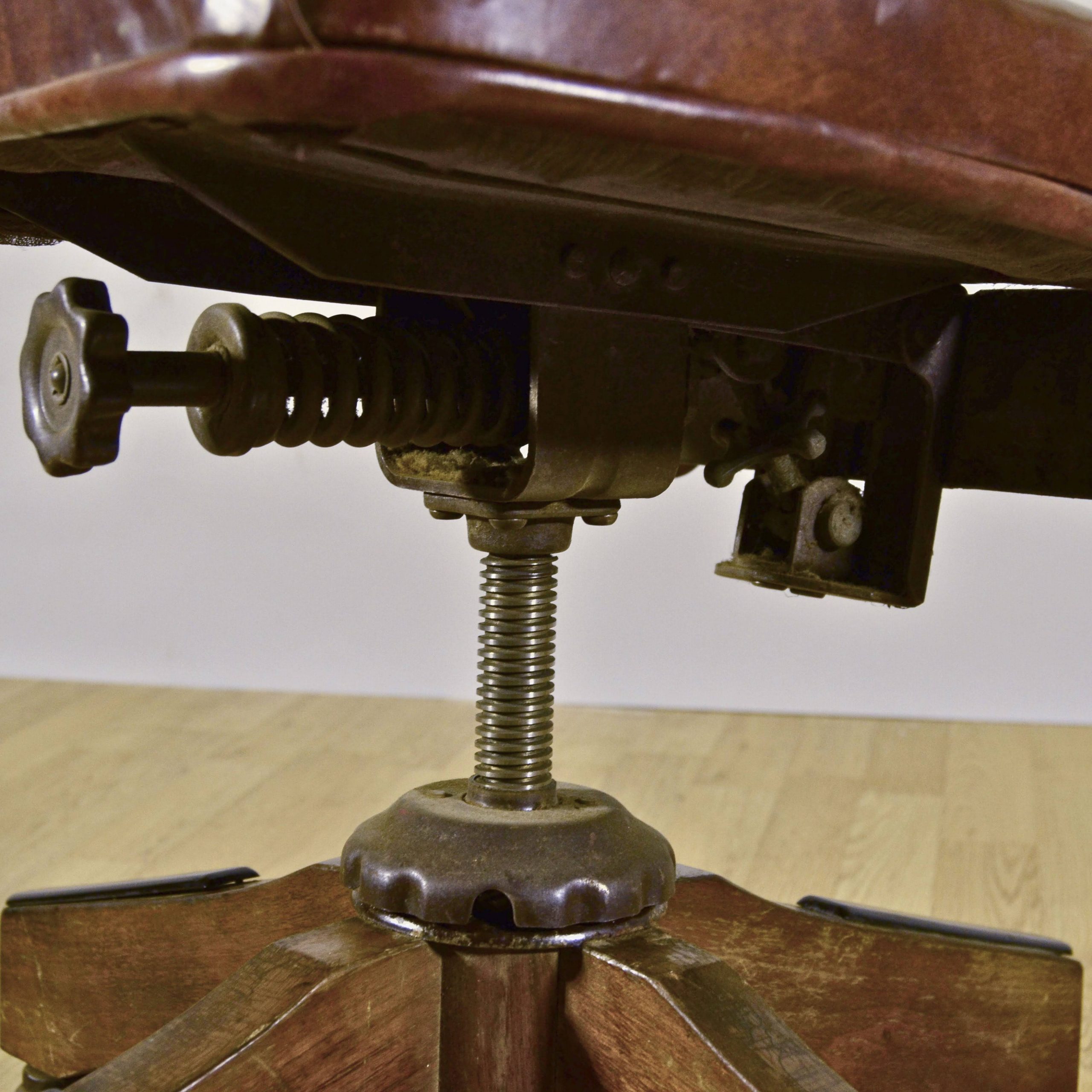 Sedia Girevole da Ufficio in Legno e PellePrimi '900 - immagine 13