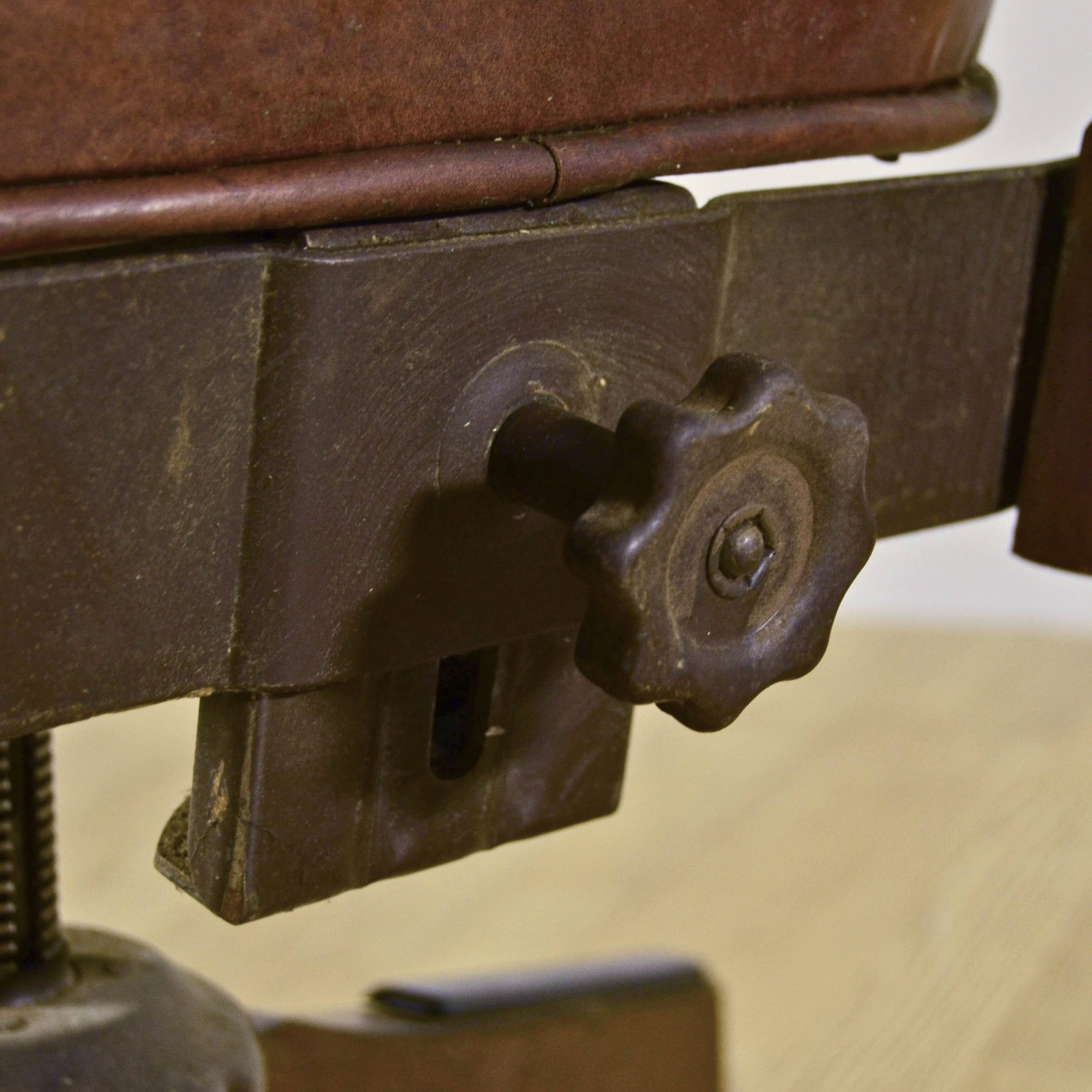 Sedia Girevole da Ufficio in Legno e PellePrimi '900 - immagine 15