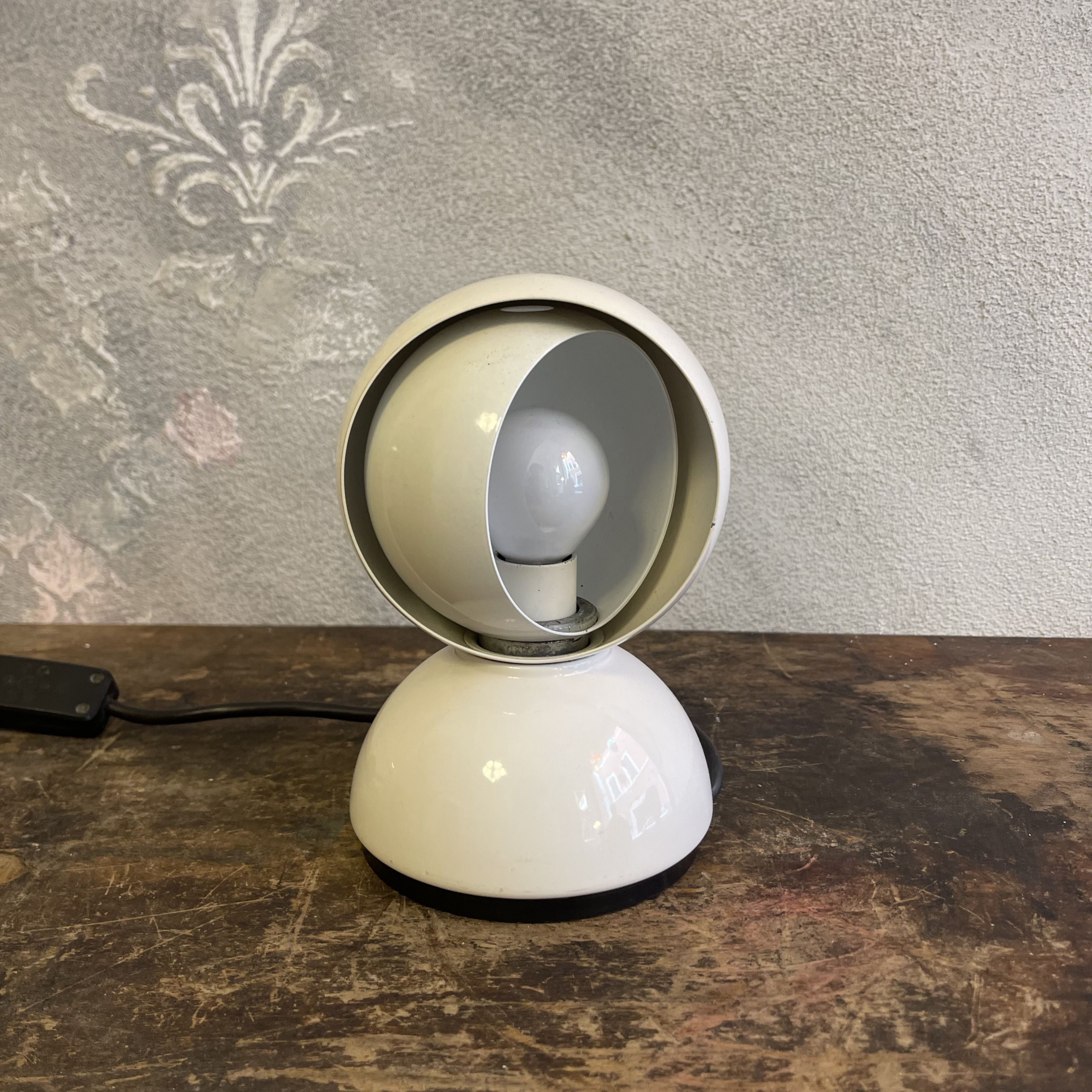 Lampada "Eclisse" di Vico Magistretti x Artemide - immagine 3