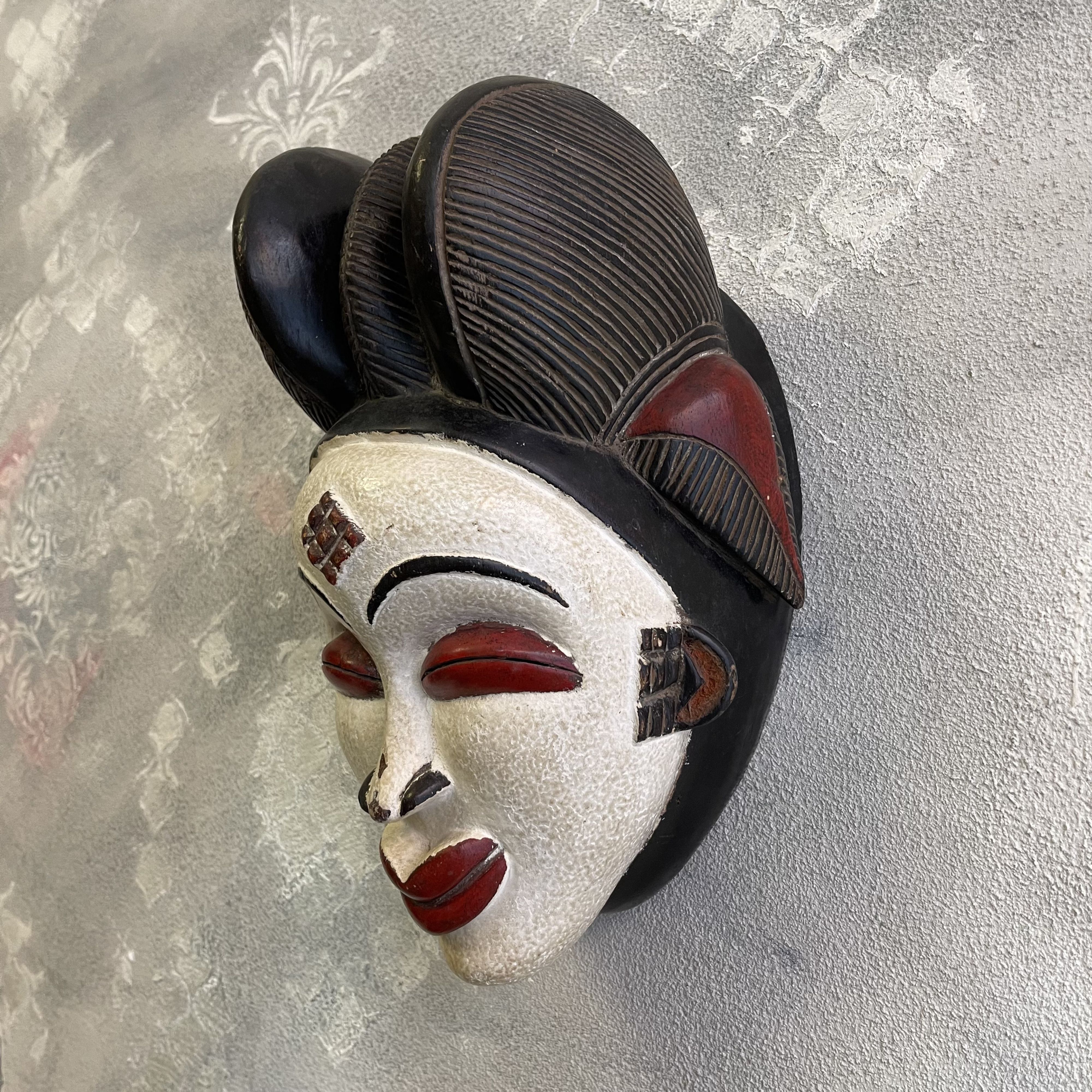 Maschera Tribale in Ebano dei Punu del Gabon - immagine 3