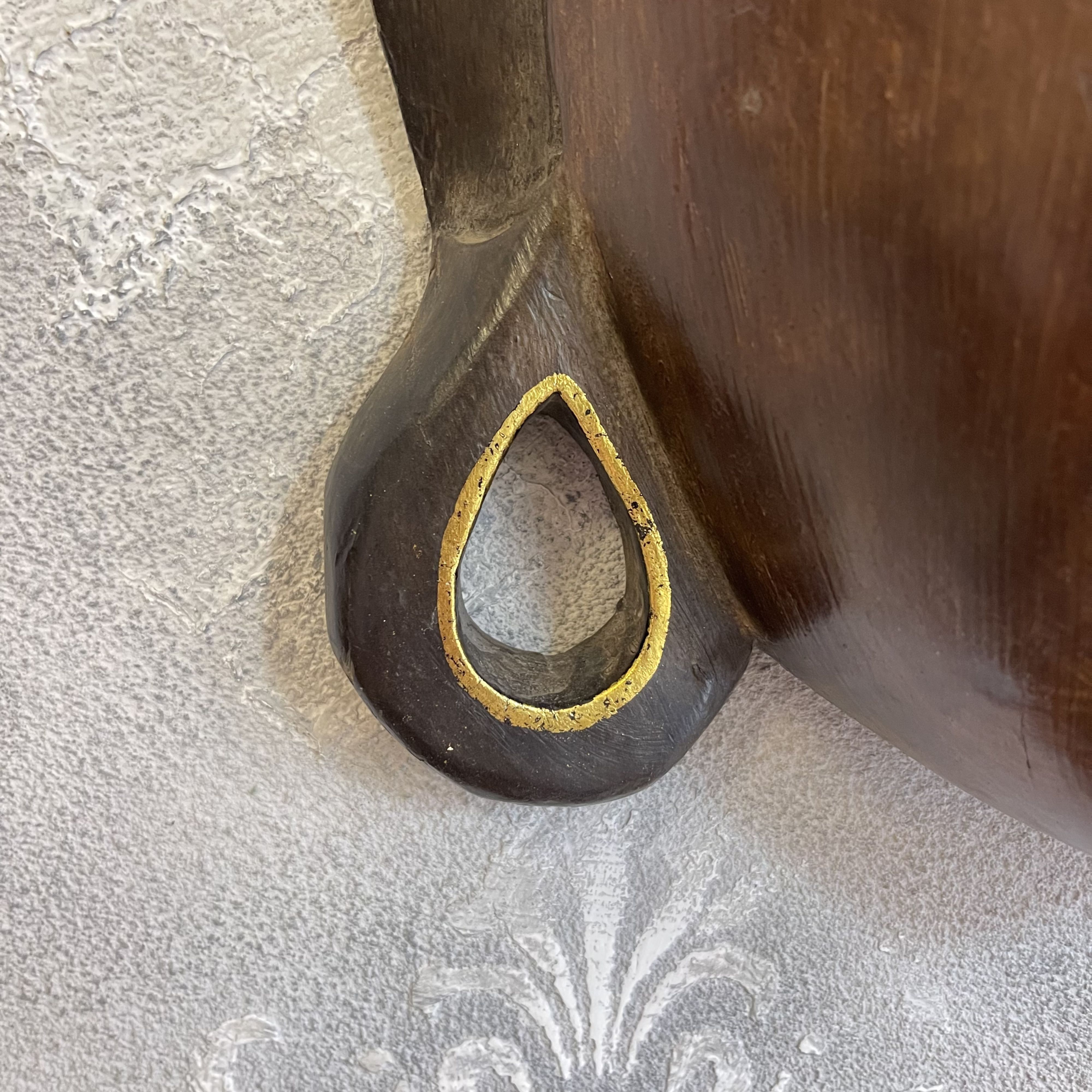 544 Grande maschera da parete del Buddha intagliata e decorata a mano in stile Balinese XX secolo misure 35,5 x 12 x h 50 (7)
